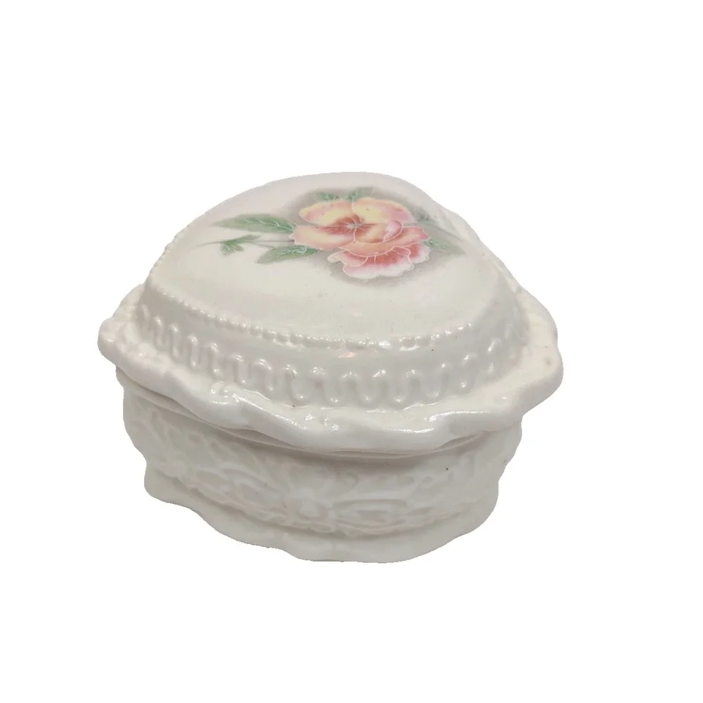 Vintage White Porcelain Heart Shaped Trinket Box Flower Romantic Bow Laced Lid